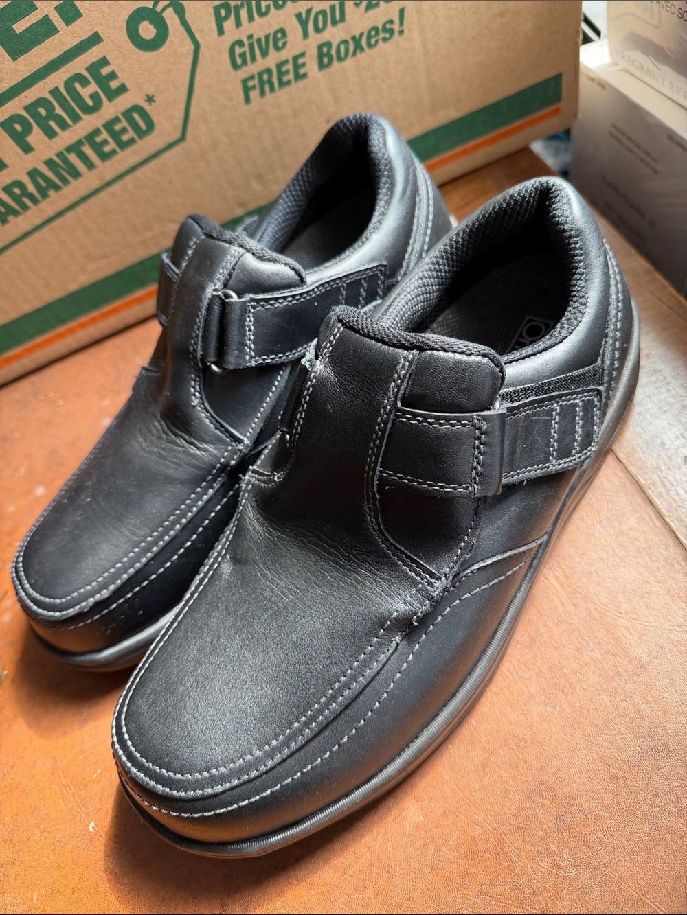 Orthofeet Carnegie Black Leather Shoes